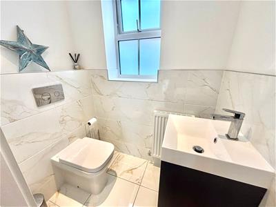 Cloakroom (WC)
